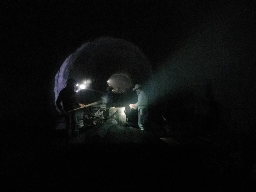 礦建三公司曹家灘項(xiàng)目部主、副斜井聯(lián)絡(luò)巷順利貫通