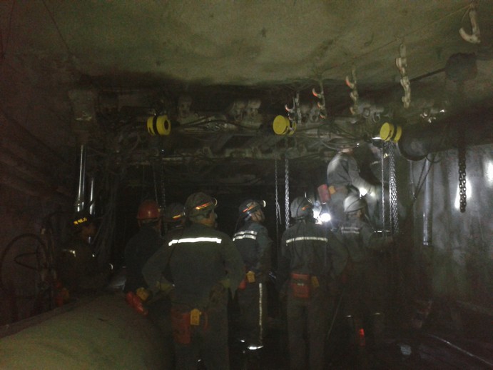 礦建三公司雙龍項(xiàng)目部安全順利拆除掘進(jìn)臨時(shí)支護(hù)裝置