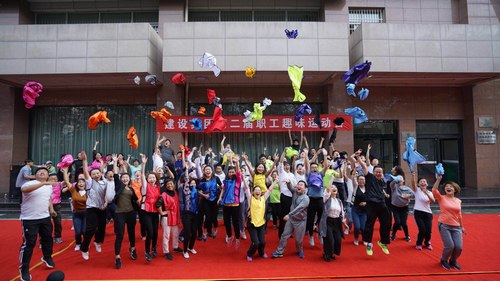 瞧，他們嗨瘋了！