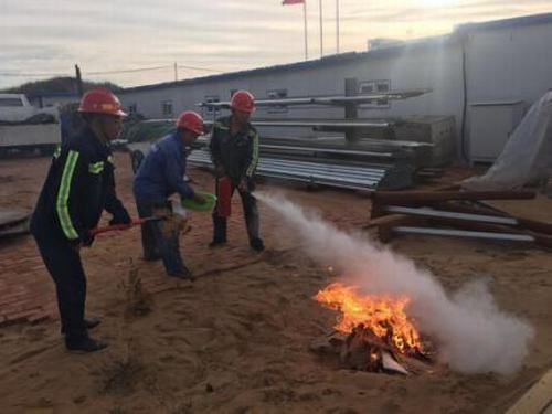 機(jī)電安裝公司曹家灘項(xiàng)目部開(kāi)展火災(zāi)應(yīng)急演練