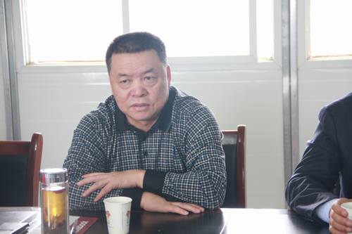 陜煤集團總經(jīng)理助理、建設(shè)集團聯(lián)合黨委書記、董事長寧興剛節(jié)日期間深入銅煤公司施工生產(chǎn)一線視察慰問