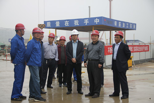 陜煤集團總經(jīng)理助理、建設(shè)集團聯(lián)合黨委書記、董事長寧興剛一行蒞臨天工公司陜煤研究院西安總部工地視察指導(dǎo)工作