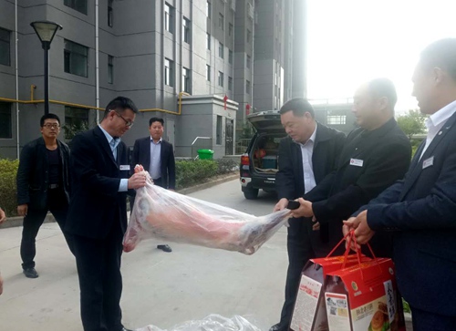 董事長(zhǎng)寧興剛一行走訪慰問(wèn)大秦置業(yè)駐神木一線員工