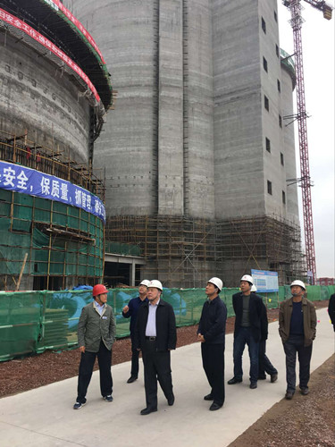 陜煤集團(tuán)總經(jīng)理助理、建設(shè)集團(tuán)聯(lián)合黨委書記、董事長(zhǎng)寧興剛一行中秋節(jié)深入天工公司土建第二項(xiàng)目部走訪慰問(wèn)