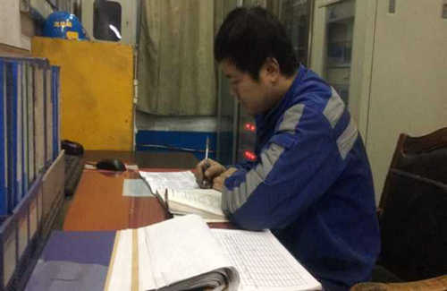 扎根毛烏素沙漠 書寫無悔人生