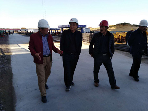 恒源集團(tuán)公司黨委書(shū)記、監(jiān)事長(zhǎng)王勝勇一行蒞臨天工公司小保當(dāng)選煤廠末煤倉(cāng)工地考察