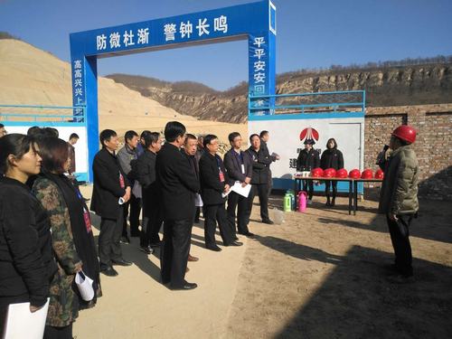 礦建二公司車村項目部迎來延安市人大代表