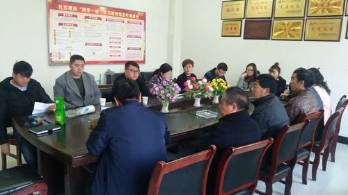 銅煤公司第十二項(xiàng)目部黨支部開展“貫徹黨的十九大精神，如何做一名合格黨員”專題學(xué)習(xí)研討會(huì)