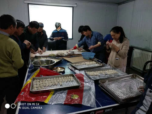 洗選煤運(yùn)營公司：為職工包上冬至暖心餃子