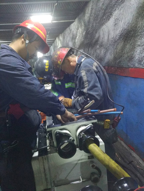 機(jī)電安裝公司檸條塔項(xiàng)目部更換下組煤變電所開(kāi)關(guān)更換記