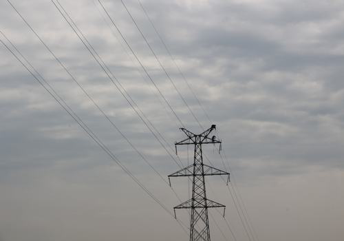 210國道完善項目服務區(qū)高壓線升塔順利完工