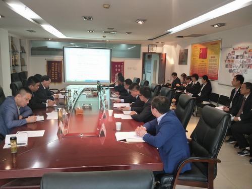 礦建二公司召開會(huì)議傳達(dá)建設(shè)集團(tuán)新聞?shì)浨楣ぷ?座談會(huì)議精神