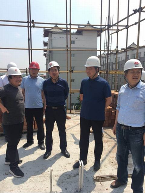 贠公法深入咸陽分公司、天工公司、路橋分公司、澄合分公司工地檢查指導安全工作