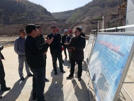 揚州市對口幫扶榆林市工作組組長、榆林市政府副秘書長孫景亮一行蒞臨陜煤建設天工公司承建的清澗北國棗業(yè)紅棗深加工項目考察指導工作