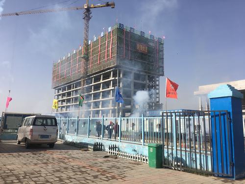 陜煤建設(shè)澄合分公司渭河彬州乙二醇項目生活區(qū)職工公寓主體封頂