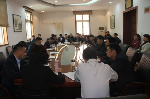 陜煤建設(shè)銅煤公司組織傳達“講政治、敢擔(dān)當(dāng)、轉(zhuǎn)作風(fēng)”專題教育暨集中開展違規(guī)收送禮金問題專項整治工作部署會議精神