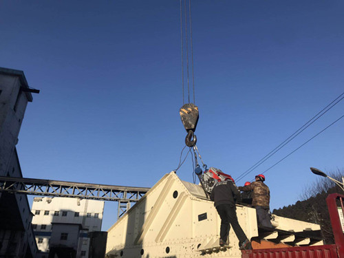 陜煤建設(shè)機(jī)電安裝公司黃陵建莊工地：“干完，大年三十回家！”