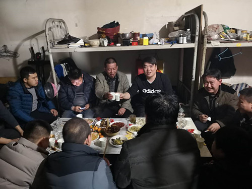 陜煤建設(shè)機(jī)電安裝公司200多名職工在工地歡度除夕