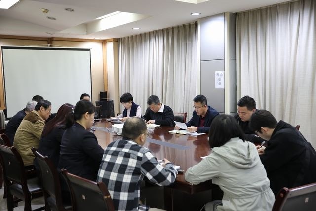 路橋分公司認真學(xué)習(xí)傳達“專項整治”《宣講提綱》