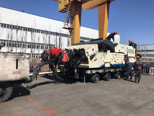 陜煤建設(shè)掘進(jìn)公司：紅柳林項目部EML-340連續(xù)采煤機順利入井