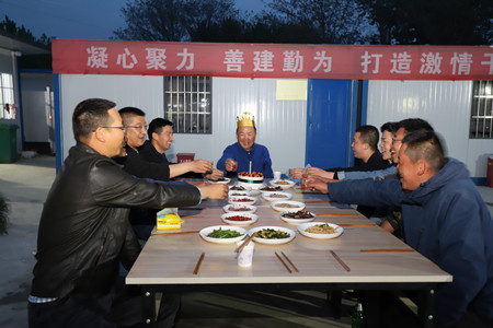 老崔的別樣生日會(huì)