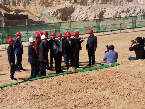 銅川市委書記楊長亞一行蒞臨陜煤建設(shè)銅煤公司承建的年產(chǎn)20萬噸固體廢物收集、貯運(yùn)及預(yù)處理項(xiàng)目檢查指導(dǎo)工作