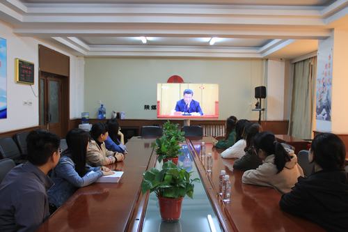 聆聽！思考！奮進(jìn)！我們都是新時(shí)代的“追夢(mèng)人”