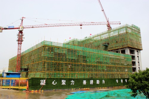 陜煤建設(shè)澄合分公司第十一項目部承建的中科遙感3#樓順利封頂