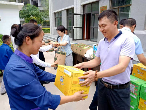 陜煤建設(shè)公司：高溫慰問送清涼，防暑降溫暖人心