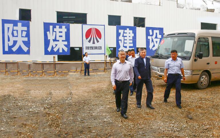 陜西省國資委黨委書記鄒展業(yè)、黨委副書記郁偉、陜煤集團黨委書記、董事長楊照乾一行慰問陜煤建設(shè)天工公司項目部