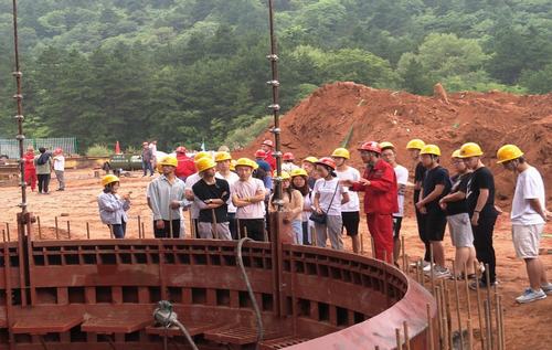 西安科技大學師生走進陜煤建設(shè)礦建二公司建莊項目部觀摩