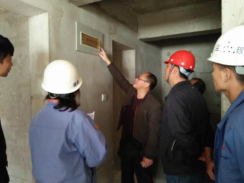 陜煤建設銅煤公司第三項目部承建的銅煤一號雪松林4、5#樓順利通過竣工驗收