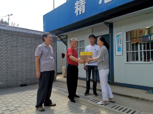 陜煤建設(shè)公司情系一線(xiàn)“送清涼”