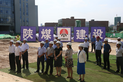 上海市松江區(qū)區(qū)委副書記、區(qū)長陳宇劍一行蒞臨陜煤建設(shè)天工公司承建的陜煤研究院總部研發(fā)基地項目考察