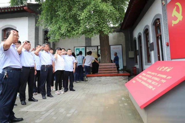 陜煤建設(shè)路橋分公司開(kāi)展“紀(jì)律教育學(xué)習(xí)宣傳月”主題黨日活動(dòng)