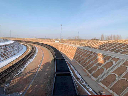 陜煤建設(shè)機電安裝公司曹家灘項目部創(chuàng)產(chǎn)品煤裝車新高度