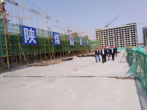 榆北煤業(yè)有限公司副總經(jīng)理黃永安蒞臨天工公司承建的文體中心工程檢查指導(dǎo)