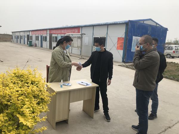 渭南市交通局安全生產(chǎn)“雙隨機”抽查組深入澄合分公司G242大荔過境公路項目檢查指導(dǎo)