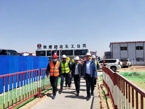 榆林化學(xué)公司董事長(zhǎng)宋世杰蒞臨天工公司1、2#宿舍檢查指導(dǎo)工作