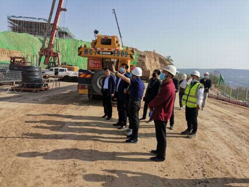 彬州市領(lǐng)導(dǎo)蒞臨銀西高鐵彬州站前廣場(chǎng)項(xiàng)目檢查指導(dǎo)工作