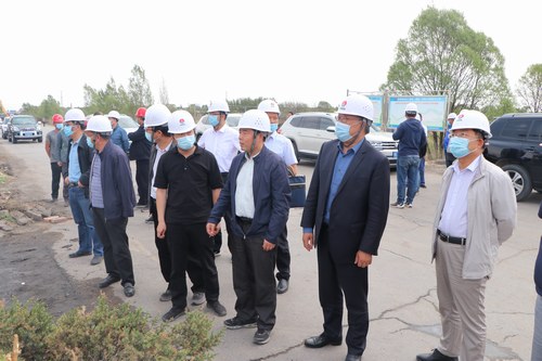 陜西鐵路物流集團(tuán)有限公司陳世文一行蒞臨路橋分公司靖神鐵路項(xiàng)目部檢查