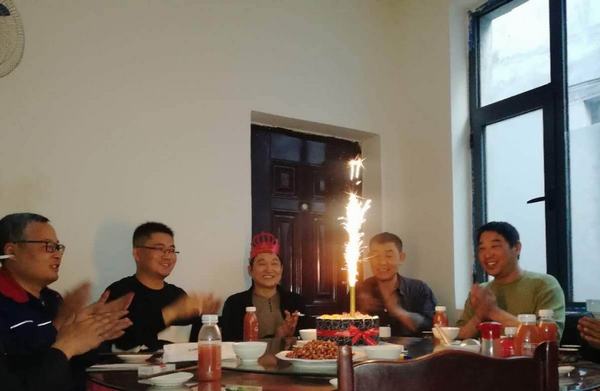 陜煤建設(shè)韓城分公司安裝四項(xiàng)目部舉辦生日會濃情暖人心