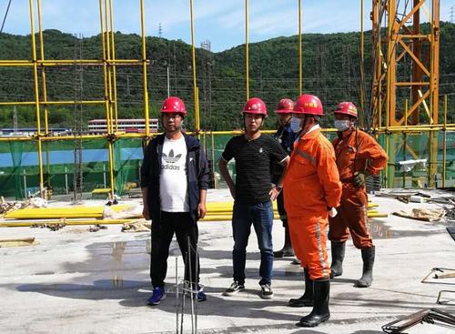 雙龍煤業(yè)公司領(lǐng)導蒞臨咸陽分公司雙龍項目部檢查指導工作