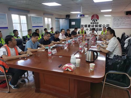 陜煤建設(shè)銅煤公司承建的藍(lán)山水岸通過優(yōu)質(zhì)結(jié)構(gòu)、綠色示范工程驗(yàn)收