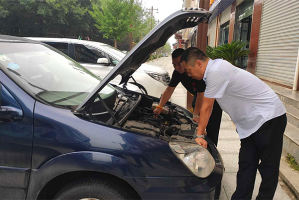 心間常念紅綠燈  安全駕駛伴我行