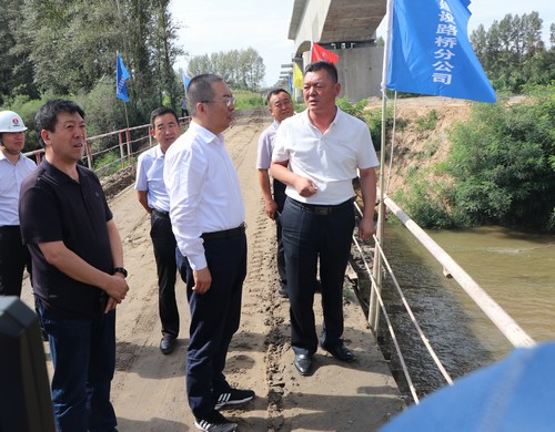 榆林市委副書(shū)記、市長(zhǎng)李春臨深入陜煤建設(shè)路橋分公司靖神鐵路項(xiàng)目調(diào)研指導(dǎo)