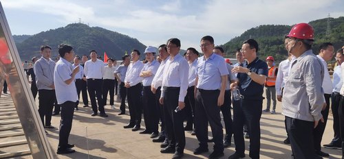 延安市市長(zhǎng)薛占海蒞臨路橋分公司黃陵店頭電廠項(xiàng)目調(diào)研