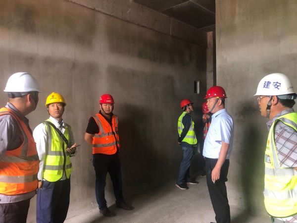 陜煤建設(shè)天工公司承建的榆林化學(xué)2#宿舍順利通過(guò)主體驗(yàn)收