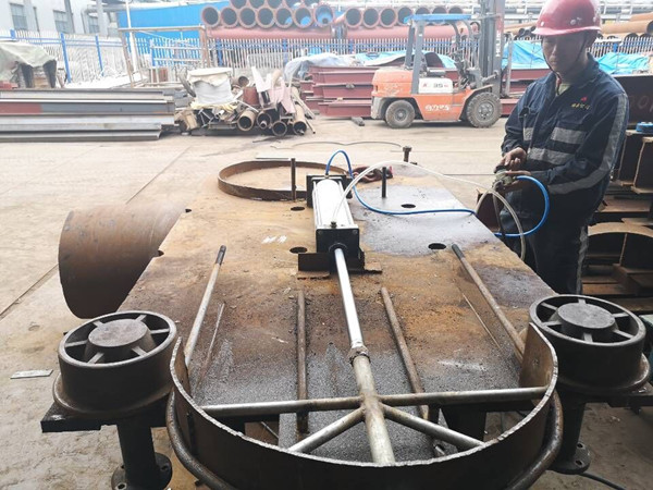 陜煤建設澄合分公司安裝三隊“超大號”管卡煒彎機新鮮出爐