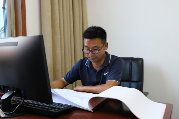 堅(jiān)守一線(xiàn) 無(wú)悔奉獻(xiàn)